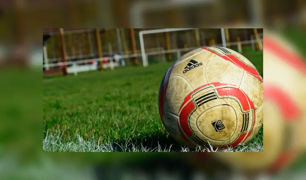 En la cancha de fútbol habían unas 20 personas. Fuente: foto referencial. En la cancha de fútbol habían unas 20 personas. Fuente: foto referencial.
