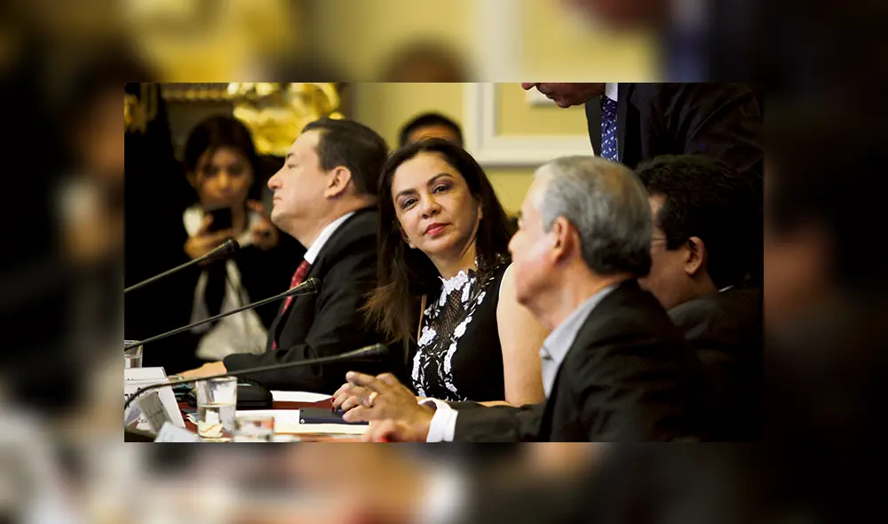 Decisión. Según Acuña, Marisol Espinoza actúa a título personal confabulándose con partidos que dañan al país. Decisión. Según Acuña, Marisol Espinoza actúa a título personal confabulándose con partidos que dañan al país.