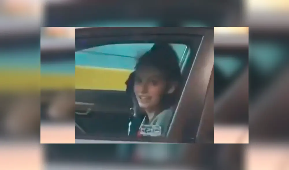 Video es viral en Facebook. La joven empezó a bailar mientras esperaba el cambio de luz de semáforo, cuando se percató de que la estaban mirando