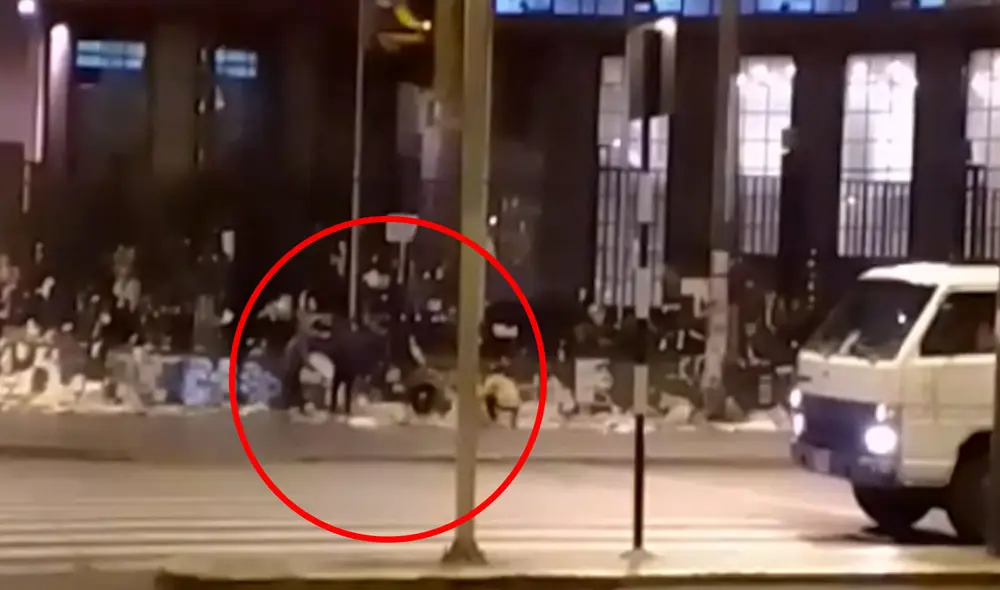 Sujetos arremetieron contra el altar en la avenida Abancay. Foto: difusión