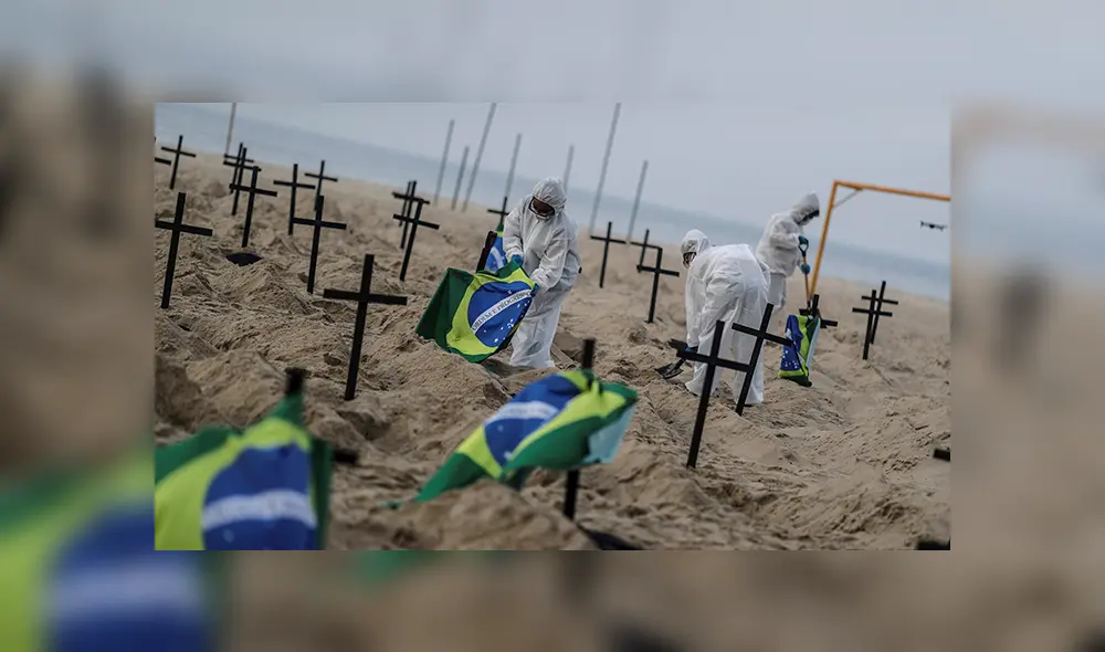 Los activistas colocaron cruces y banderas de Brasil. | Foto: Antonio Lacerd / EFE
