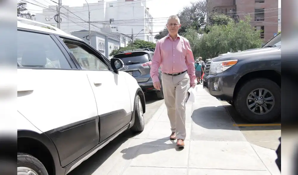 Familiares visitan a PPK en la clínica Anglo Americana [FOTO]