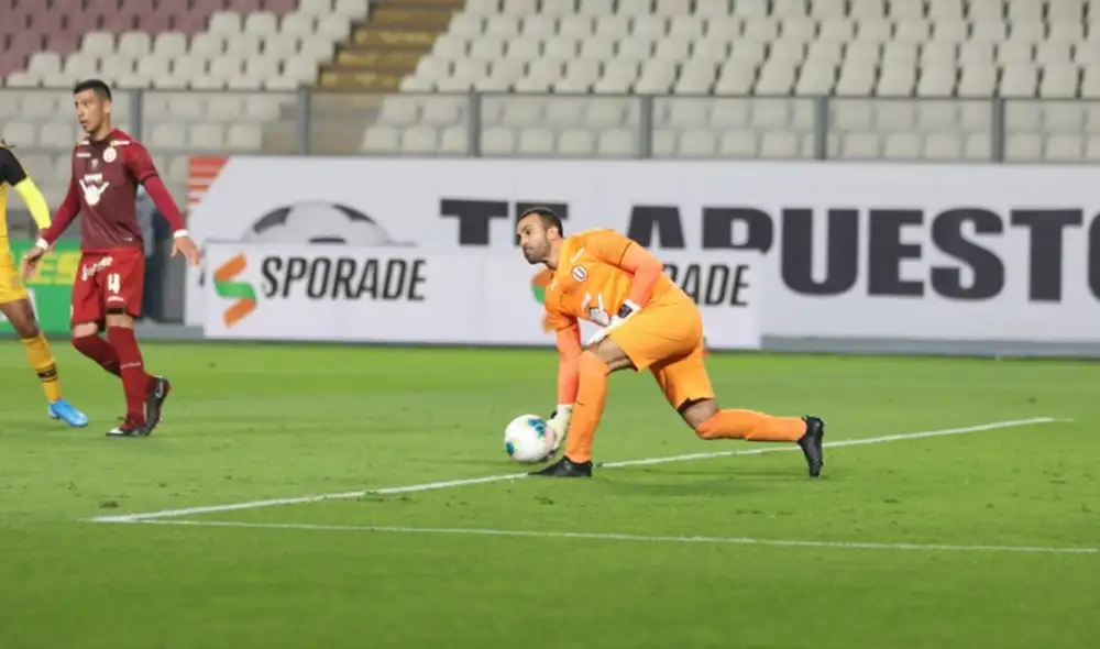 Universitario - Carvallo