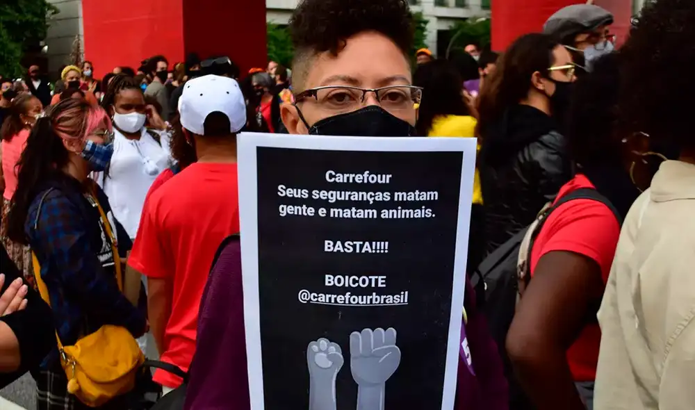 Manifestantes piden justicia por la muerte de Joao Alberto en Sao Paulo. Foto: G1