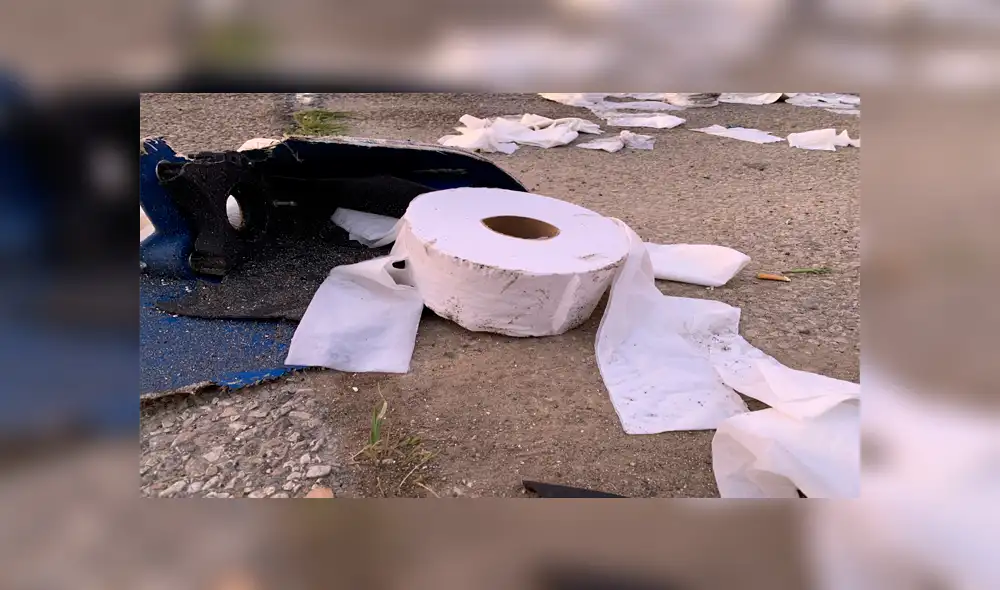 EE. UU.: camión lleno de papel higiénico se incendió en plena carretera  [VIDEO]