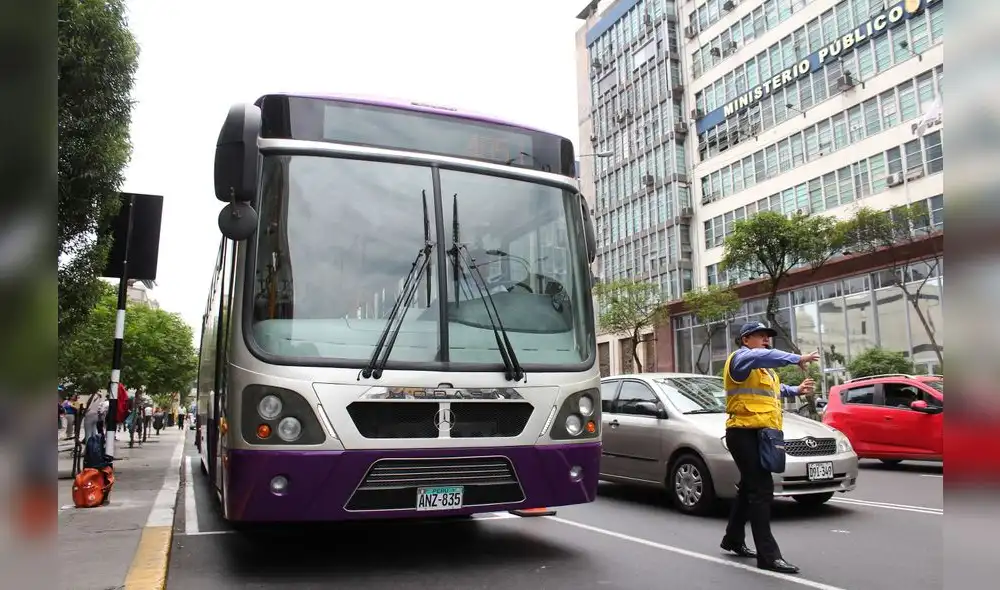Buses del “corredor morado” circulan por la Av. Abancay
