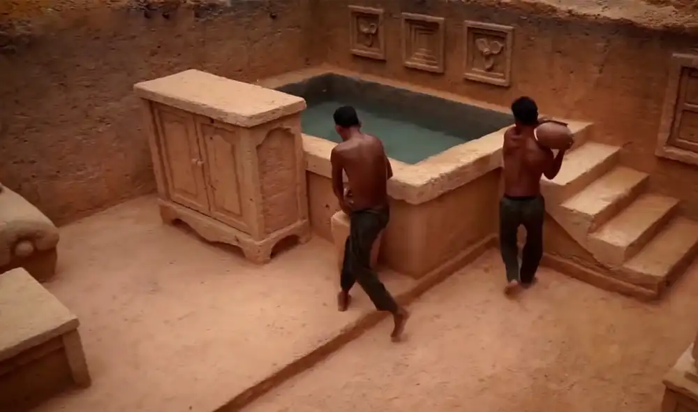 Los hombres también hicieron una piscina que rellenaron con el agua de una laguna cercana. Foto: Building Technology/YouTube Los hombres también hicieron una piscina que rellenaron con el agua de una laguna cercana. Foto: Building Technology/YouTube
