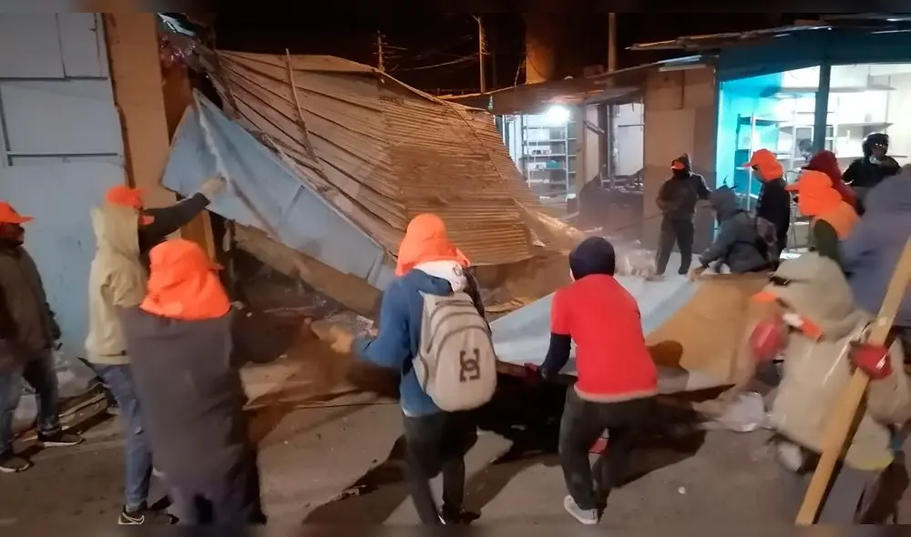 Desalojan a comerciantes ambulantes en Talara Desalojan a comerciantes ambulantes en Talara