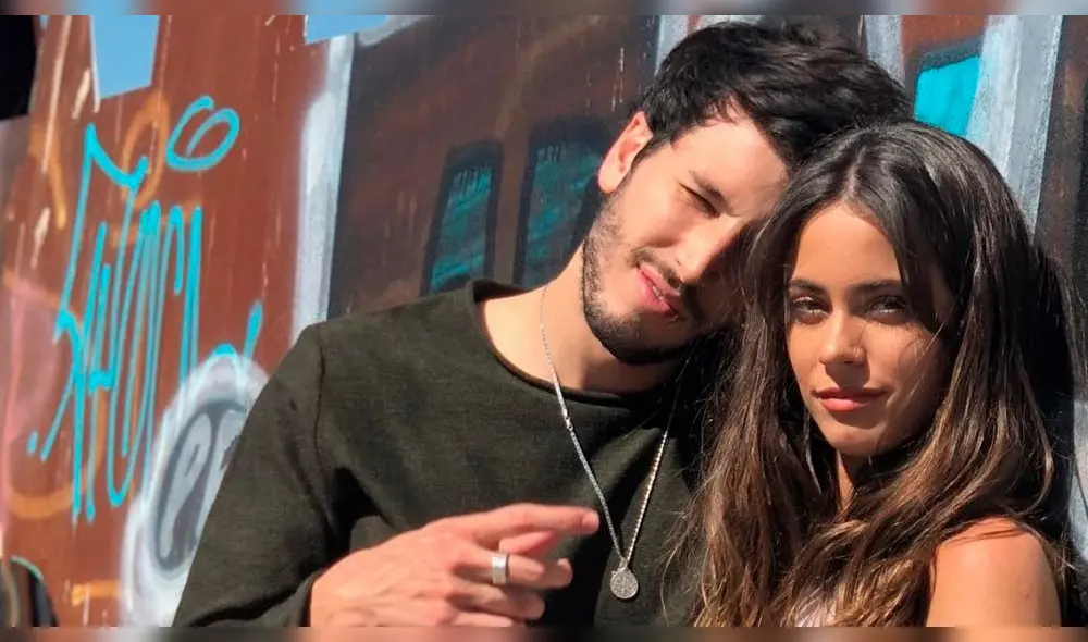 Sebastián Yatra y Tini Stoessel son captados besándose en un avión