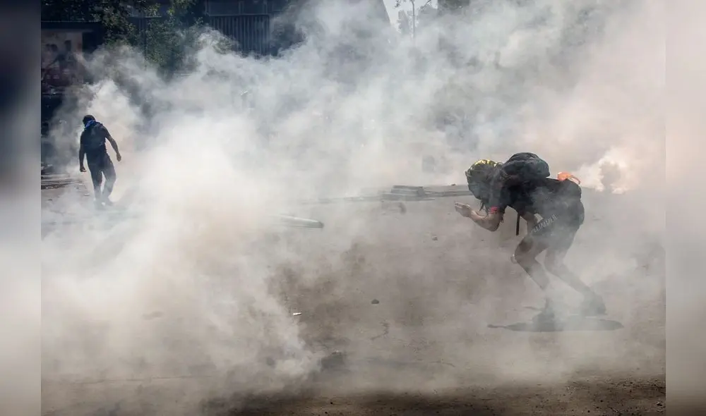 La militarización del país ha ido en aumento para tratar de controlar los desmanes violentos en los que derivó desde el pasado viernes la radicalización de la protesta ciudadana contra el alza del precio del metro. Foto: AFP. La militarización del país ha ido en aumento para tratar de controlar los desmanes violentos en los que derivó desde el pasado viernes la radicalización de la protesta ciudadana contra el alza del precio del metro. Foto: AFP.
