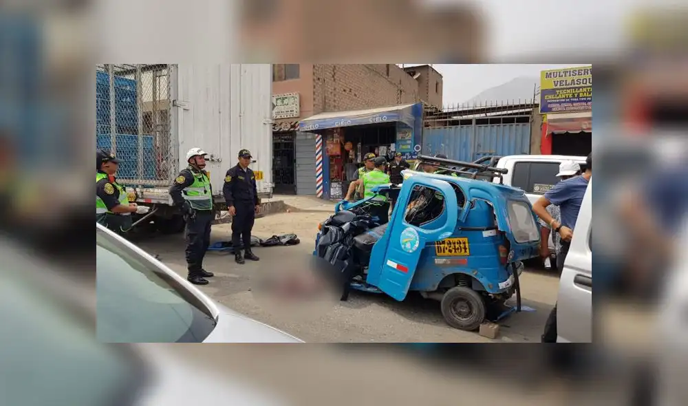 Según testigos, la mototaxi chocó contra el camión cuando este último estaba estacionado. (Foto: Johan Klug / La República) Según testigos, la mototaxi chocó contra el camión cuando este último estaba estacionado. (Foto: Johan Klug / La República)
