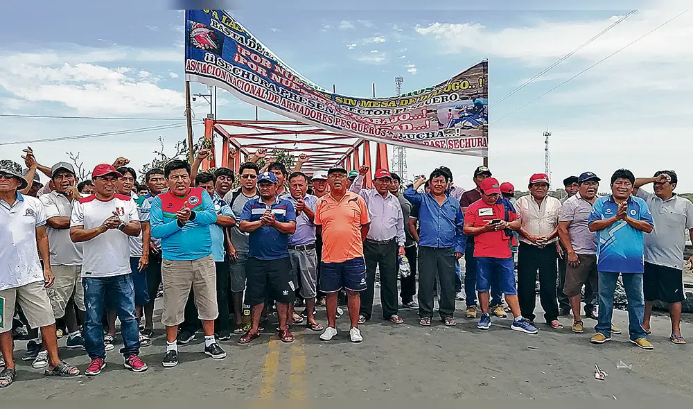 Piura: 5 mil pescadores acatan paro y piden destituir a ministro
