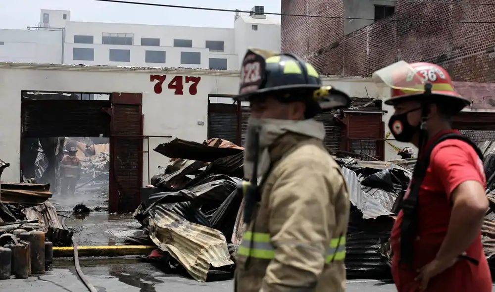 Siniestro fue reportado a las 8.30 de la mañana cuando se escuchó una fuerte explosión. Foto: John Reyes / La República