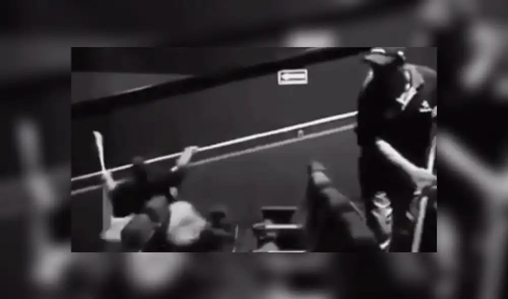 Facebook viral: brutal caída sufre empleada de Cinépolis mientras limpiaba la sala [VIDEO]