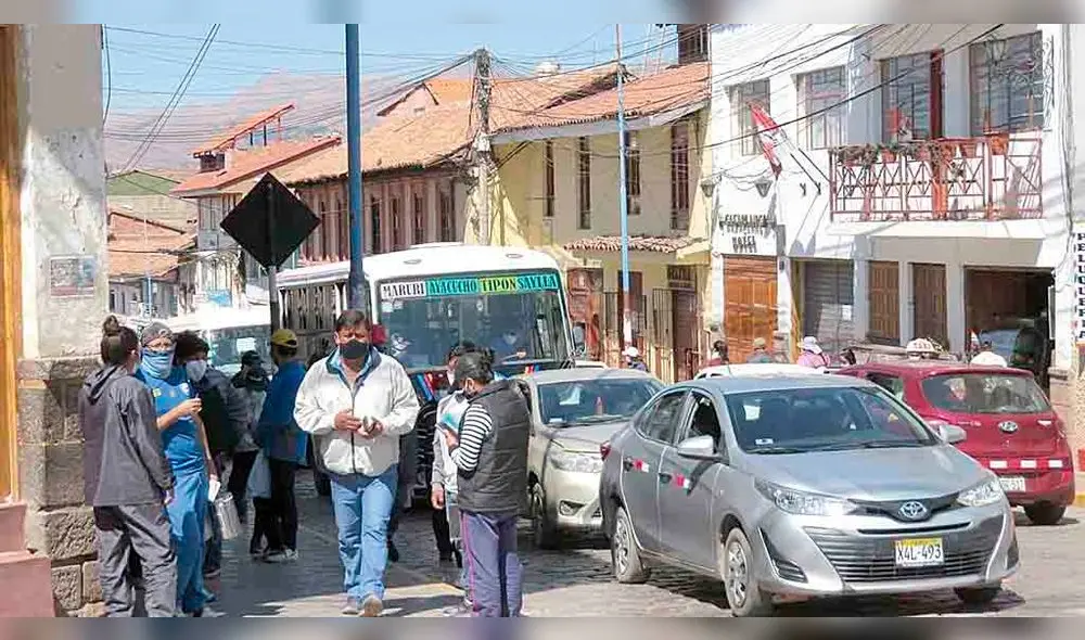 COMERCIO AMBULATORIO. La mayoría de calles del distrito del Cusco se llenó de ciudadanos y comerciantes ambulantes COMERCIO AMBULATORIO. La mayoría de calles del distrito del Cusco se llenó de ciudadanos y comerciantes ambulantes