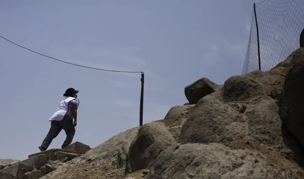 Mujeres exigen que el gobierno destine el presupuesto de Qali Warma que prometieron. Créditos: Marco Cotrina / La República Mujeres exigen que el gobierno destine el presupuesto de Qali Warma que prometieron. Créditos: Marco Cotrina / La República