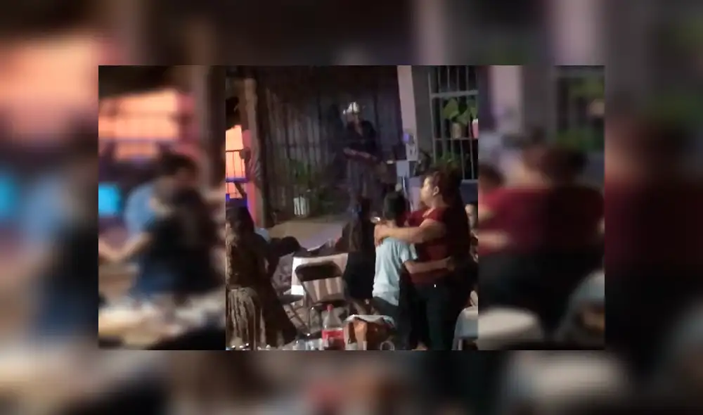 Hombre se robó el show de la celebración tras ser rechazado en fiesta de sus vecinos. Hombre se robó el show de la celebración tras ser rechazado en fiesta de sus vecinos.