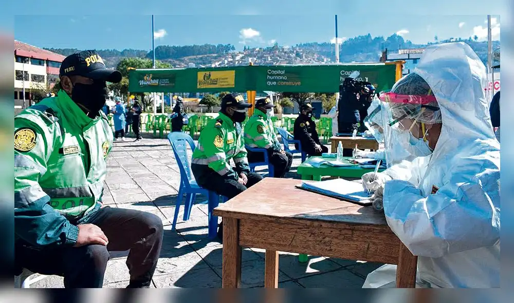 POLICÍAS. Con tratamiento post recuperación del COVID-19.