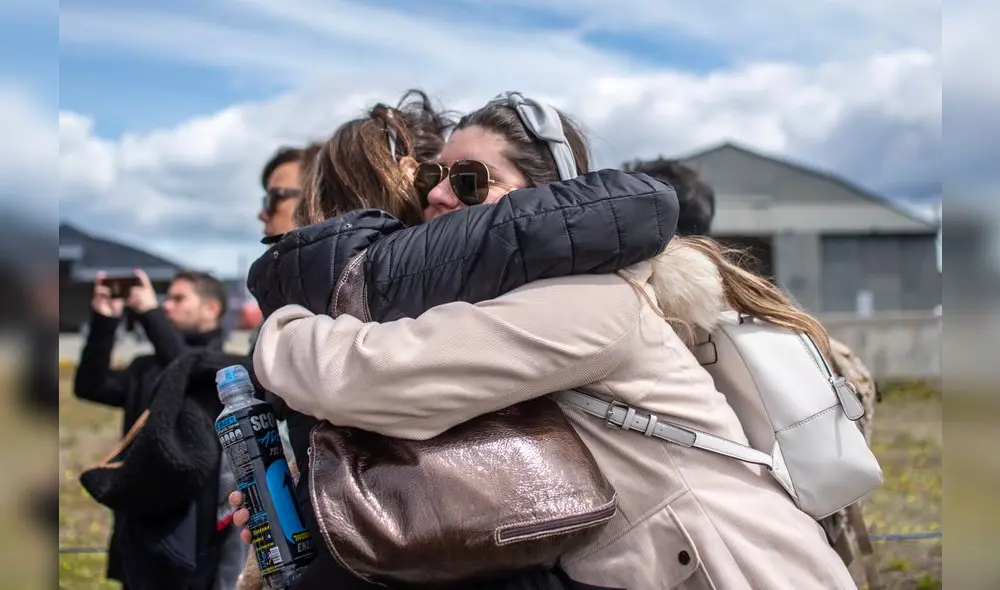 Restos de víctimas de avión chileno llegan a base militar en Punta Arenas. Foto: AFP.