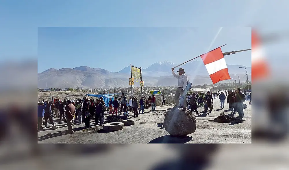 Arequipa: Protestas al pie del Misti contra Martín Vizcarra y el Congreso 