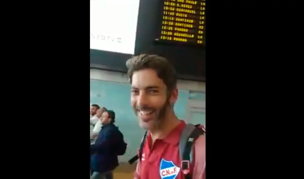 Hincha de Universitario realizó una curiosa petición a un fanático de Nacional. Foto: Captura Hincha de Universitario realizó una curiosa petición a un fanático de Nacional. Foto: Captura