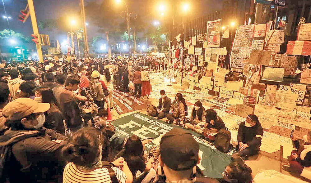 Dolor. Recordaron a Inti y Bryan, los héroes del Bicentenario. Foto: Marco Cotrina/La República Dolor. Recordaron a Inti y Bryan, los héroes del Bicentenario. Foto: Marco Cotrina/La República