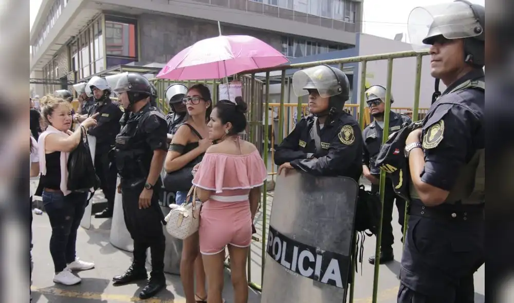 Mesa Redonda : nuevamente los comerciantes toman las calles de Lima. [FOTOS]