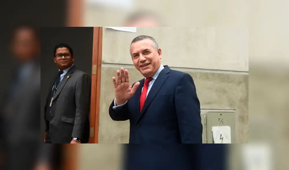 Daniel Urresti arremete tras impedimento de salida de Alan García