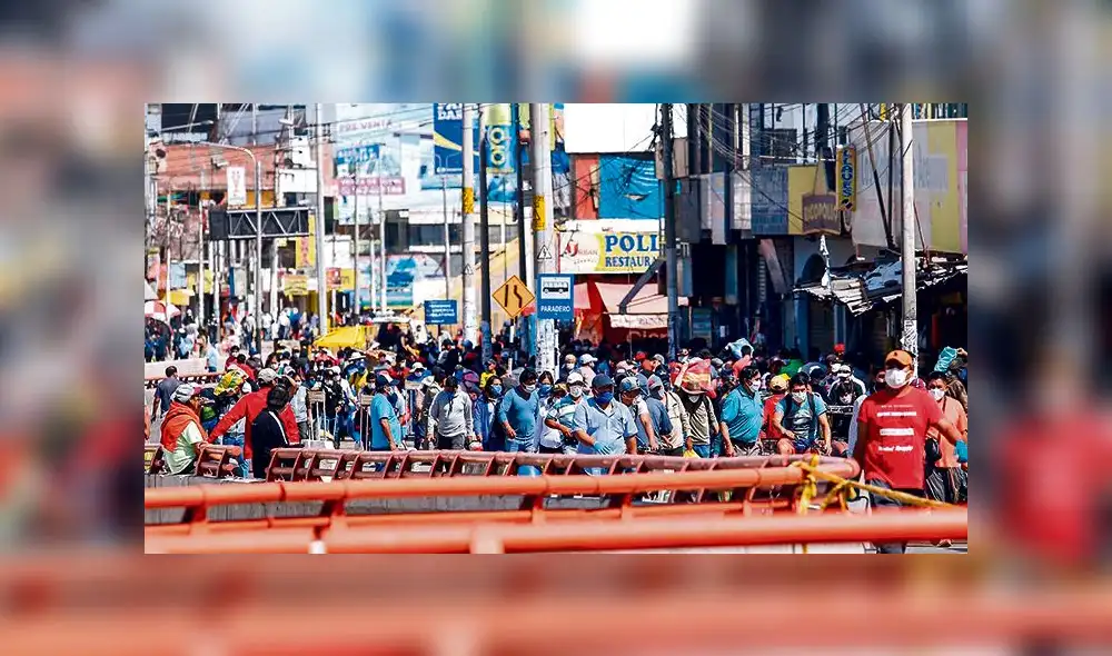 NO ENTIENDEN. A pesar de recomendaciones, miles acuden a plataformas con riesgo a contagiarse.