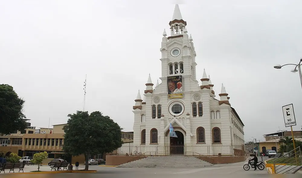 Culmina mejoramiento de parroquia Matriz de Sullana