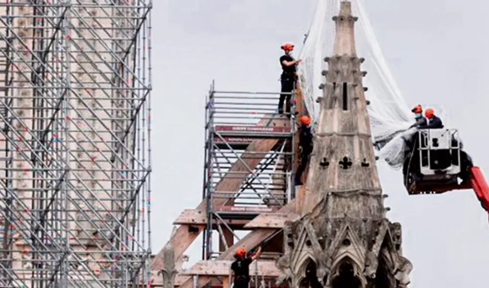 Peligro. Existe un andamio derretido de 300 toneladas que podría derribar todo el templo.