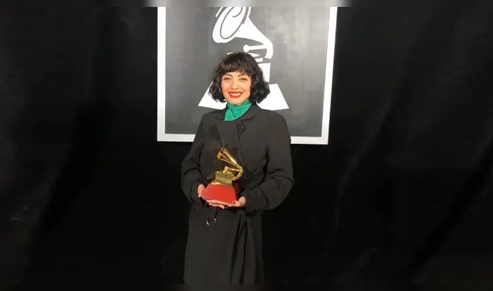 Instagram castiga a Mon Laferte por mostrar los senos en Latin Grammy 2019.