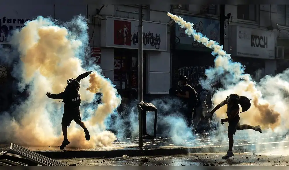 Violentas protestas en la apertura del festival Viña del Mar en Chile. Foto: AFP.