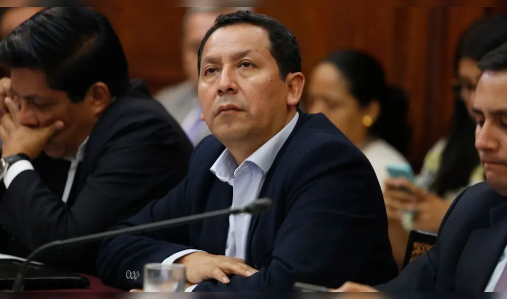 Clemente Flores empleó su cuenta de Twitter para advertir que se podría venir otra repartija. Foto: La República.