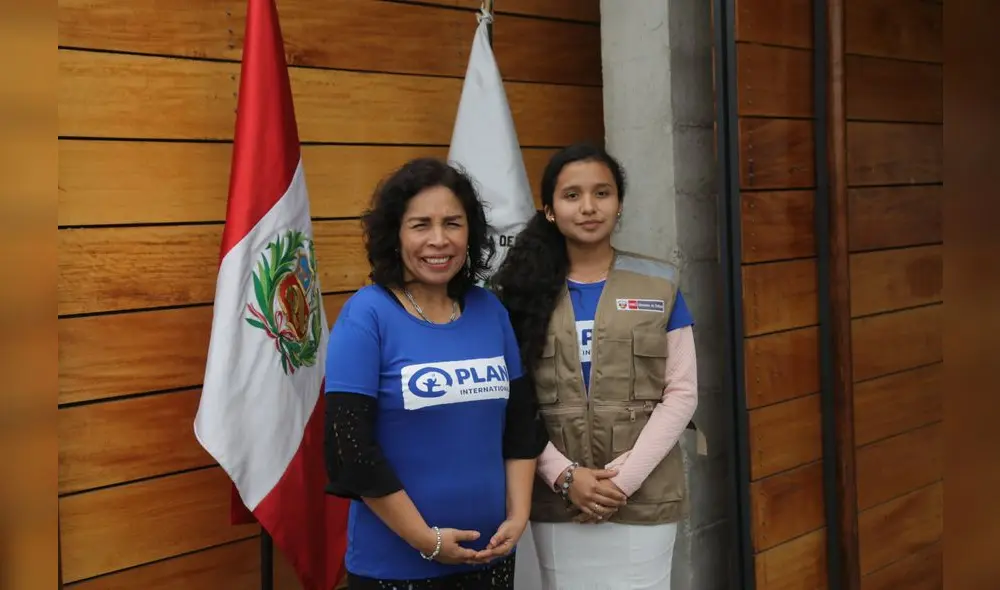 Escolares mujeres asumen cargos en el Día de la Niña