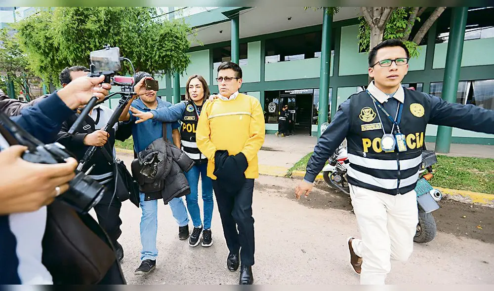 TESTIGOS Y ESCUCHAS. Fiscalía Antidrogas de Andahuaylas tiene bastantes elementos que probarían los delitos de los policías. TESTIGOS Y ESCUCHAS. Fiscalía Antidrogas de Andahuaylas tiene bastantes elementos que probarían los delitos de los policías.