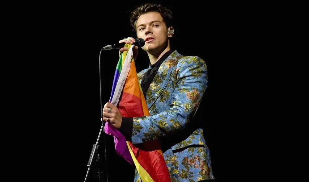 Harry Styles recrea una orgía en el videoclip de su canción “Lights Up” Harry Styles recrea una orgía en el videoclip de su canción “Lights Up”