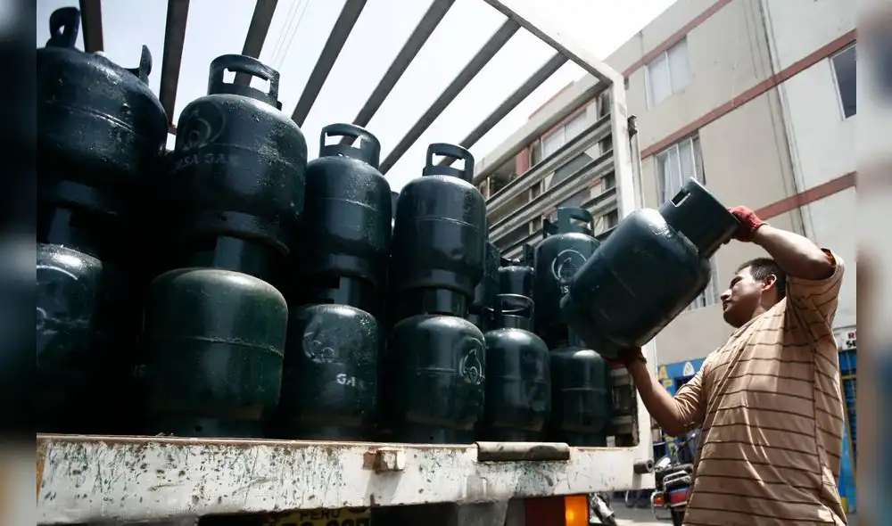 Estiman que balón de gas debería bajar S/ 9,30 por caída de precio referencial
