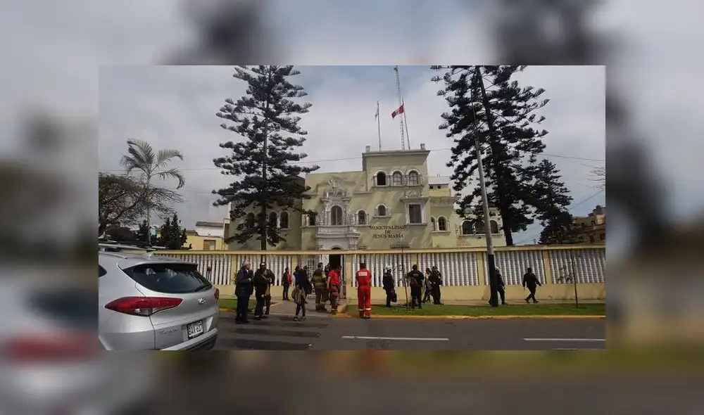 Se supo que la mujer era trabajadora de limpieza en el municipio, pero fue retirada. (Foto: Grace Mora / La República)