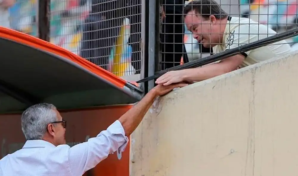 Gregorio Pérez tuvo un conmovedor detalle con un hincha de la U. (Créditos: Jesús Nuñez) Gregorio Pérez tuvo un conmovedor detalle con un hincha de la U. (Créditos: Jesús Nuñez)