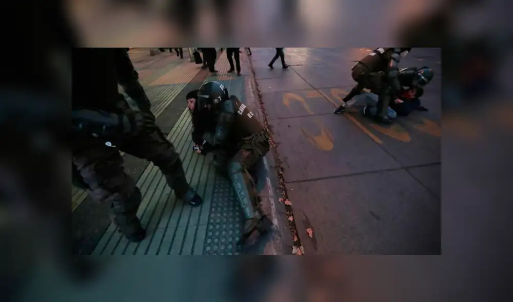 Chile: decenas de detenidos deja protesta estudiantil en Santiago