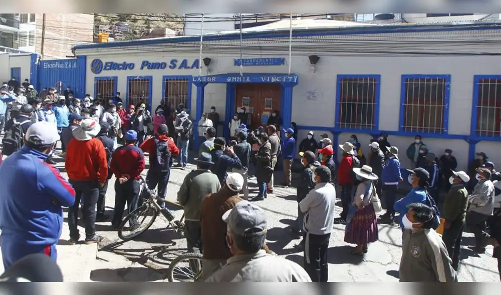 Dos gerentes de Electro Puno renunciaron tras protestas de usuarios. Dos gerentes de Electro Puno renunciaron tras protestas de usuarios.