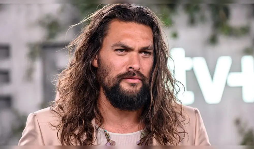 El actor de 'Aquaman' no abandona su estilo rockero y muestra el traje con el que espera impresionar en la alfombra roja. El actor de 'Aquaman' no abandona su estilo rockero y muestra el traje con el que espera impresionar en la alfombra roja.