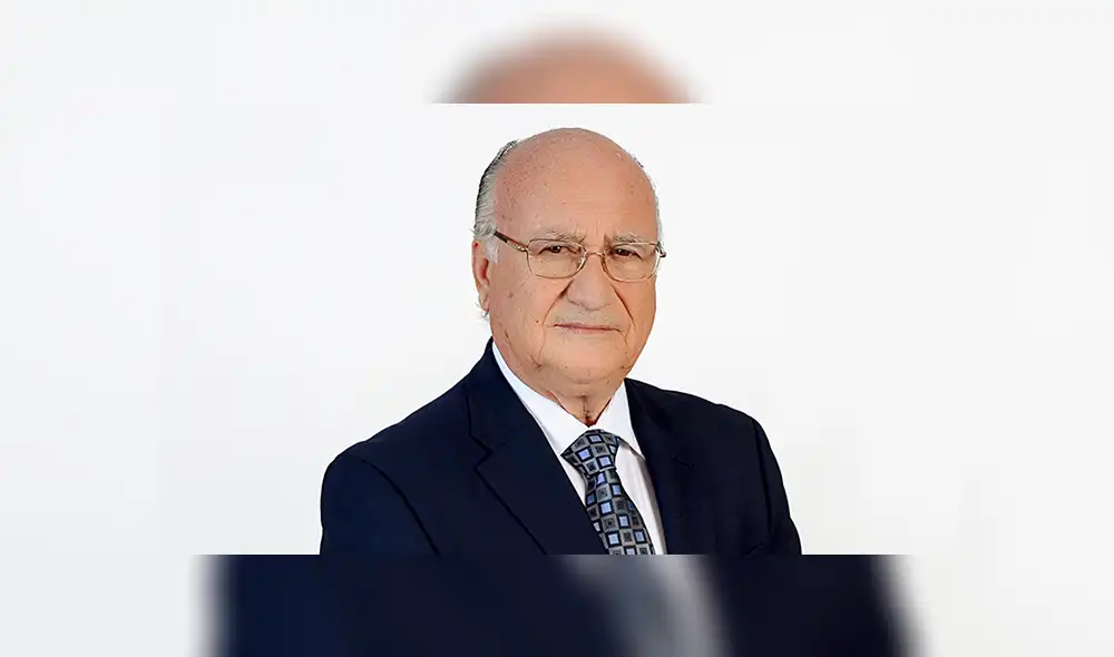 Rector de Alas Peruanas renuncia tras escándalo de título falso