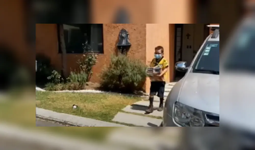 Desliza hacia la izquierda para ver más imágenes del noble acto de este niño que se hizo viral en YouTube.
