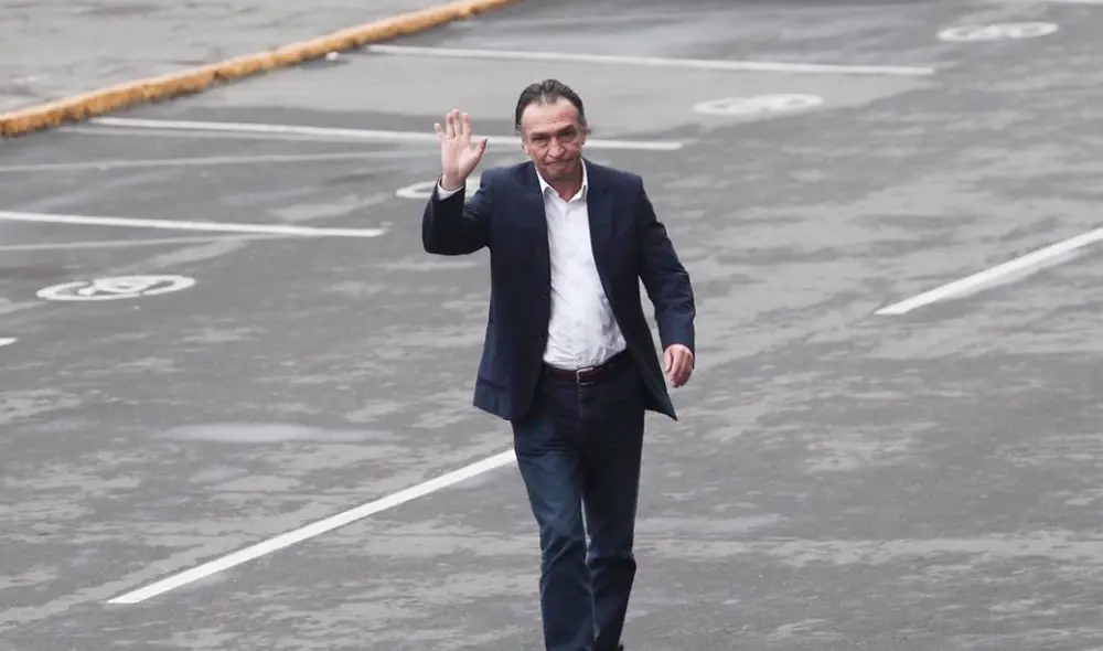 Hpector Becerril es el primer iintegrante de la Comisión Permanente en ingresar a la dese legislativa. Foto: Aldair Mejía.