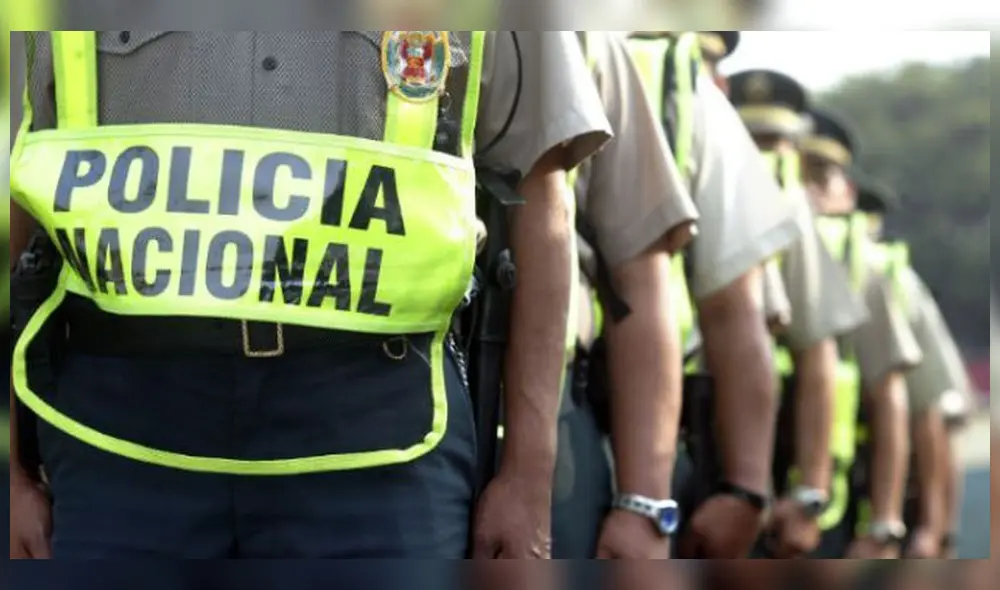 Los usuarios de las redes sociales han cuestionado el accionar por parte del agente policial frente al detenido. Foto: Andina/referencial. Los usuarios de las redes sociales han cuestionado el accionar por parte del agente policial frente al detenido. Foto: Andina/referencial.