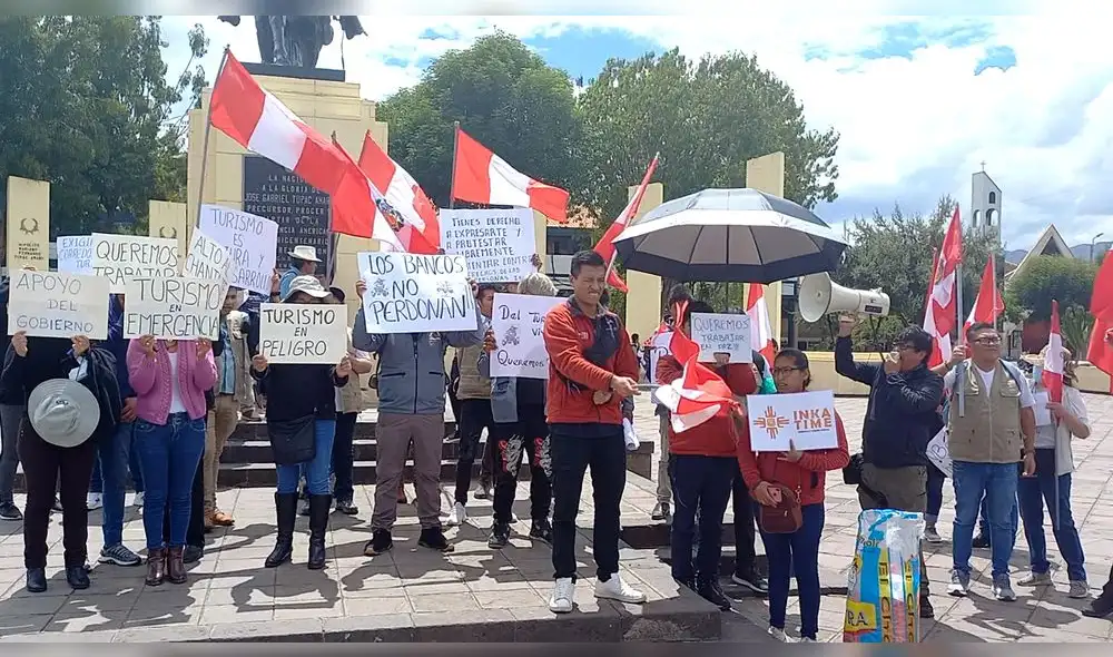 pedido. Operadores de turismo hicieron unn plantón pidiendo poner fin a las protestas que afectan al sector.
