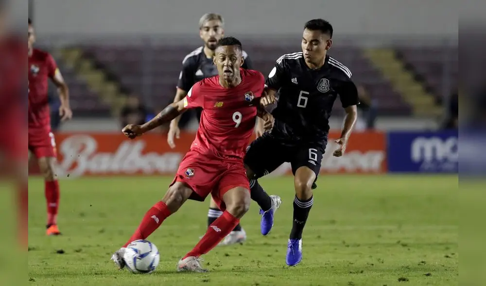 AME5537. CIUDAD DE PANAMÁ (PANAMÁ), 15/11/2019.- El mediocampista Carlos Rodríguez (d) de México disputa el balón este viernes con el delantero Gabriel Torres (i) de Panamá, durante el partido de fútbol entre ambas selecciones por la Liga de Naciones Concacaf, en el estadio Rommel Fernández, en Ciudad de Panamá (Panamá). EFE/Bienvenido Velasco AME5537. CIUDAD DE PANAMÁ (PANAMÁ), 15/11/2019.- El mediocampista Carlos Rodríguez (d) de México disputa el balón este viernes con el delantero Gabriel Torres (i) de Panamá, durante el partido de fútbol entre ambas selecciones por la Liga de Naciones Concacaf, en el estadio Rommel Fernández, en Ciudad de Panamá (Panamá). EFE/Bienvenido Velasco