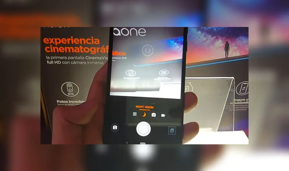 Desliza para conocer más detalles del Motorola One Vision. Foto: Daniel Robles.